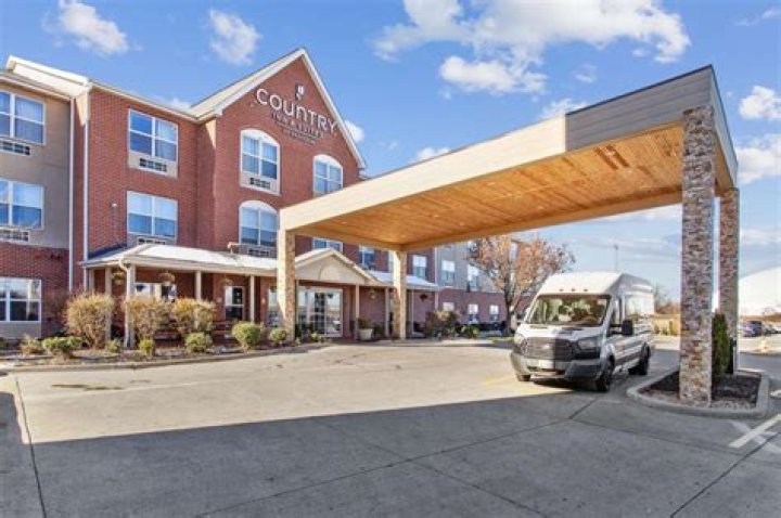 Country Inn &amp; Suites Appleton North: Your Ultimate Staycation Destination