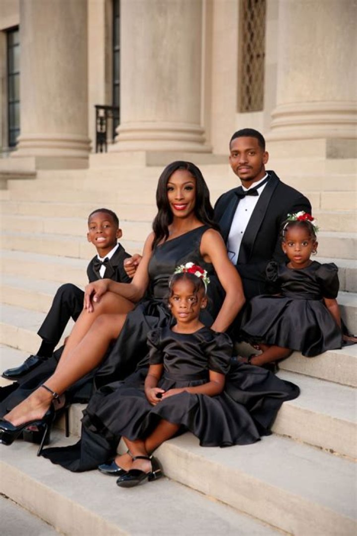 Discover Stunning Family Photo Black Outfit Ideas