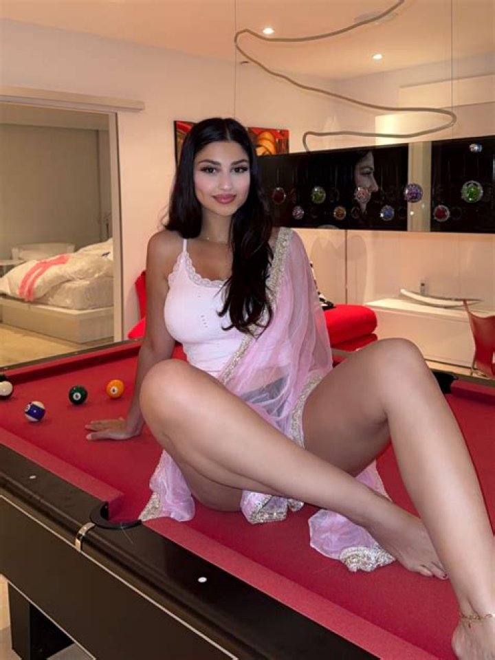 Diva Flawless Nude Pic: A Deep Dive into Beauty, Art, and Controversy