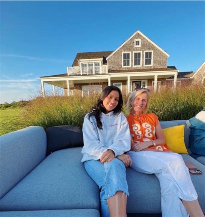 Exploring the Life and Journey of Sarah Simpson: Sturgill Simpson's Wife