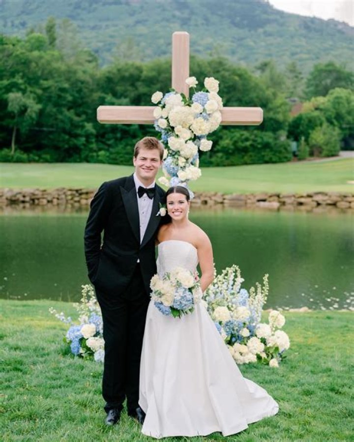 How Old Is Drake's Girlfriend? A Comprehensive Look at His Current Relationship