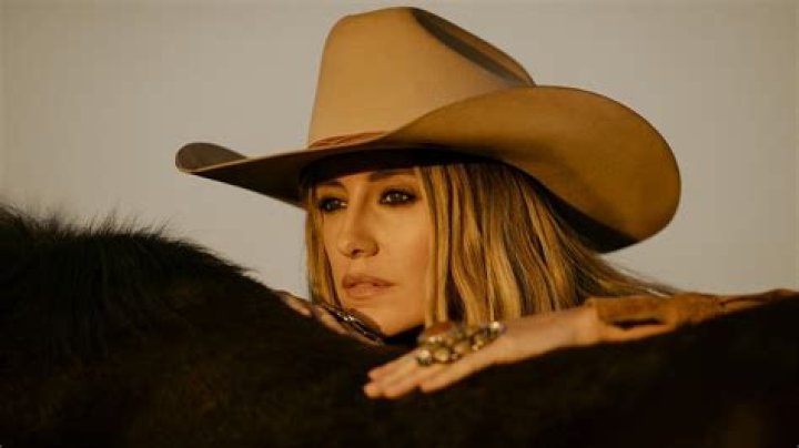 Lainey Wilson's Personal Journey And Family Choices