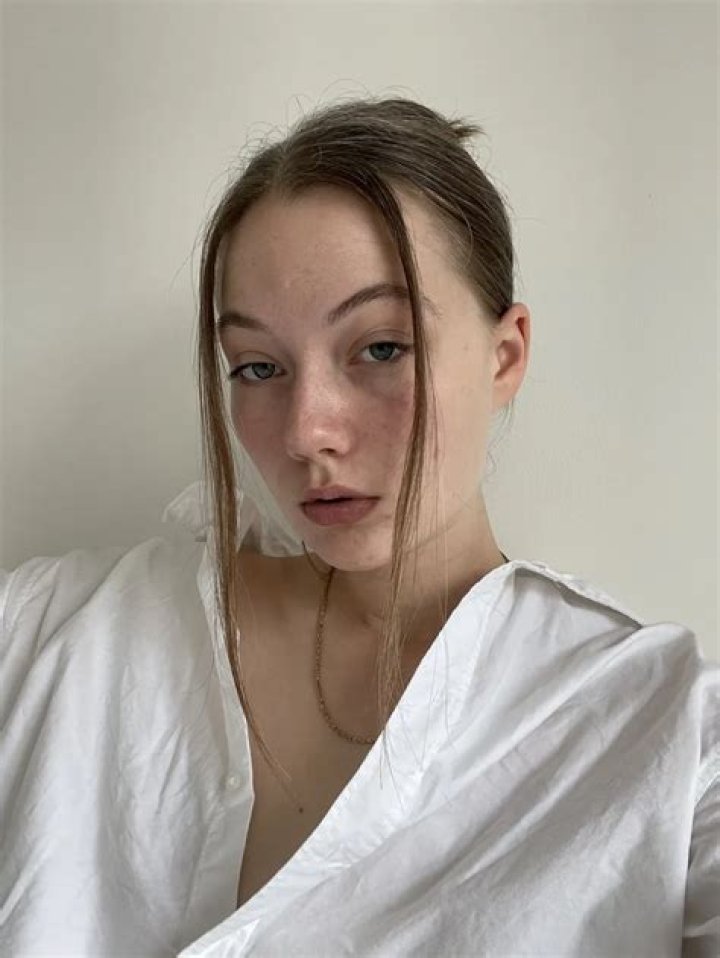 Unveil Hannah Barron's Net Worth: Secrets And Revelations