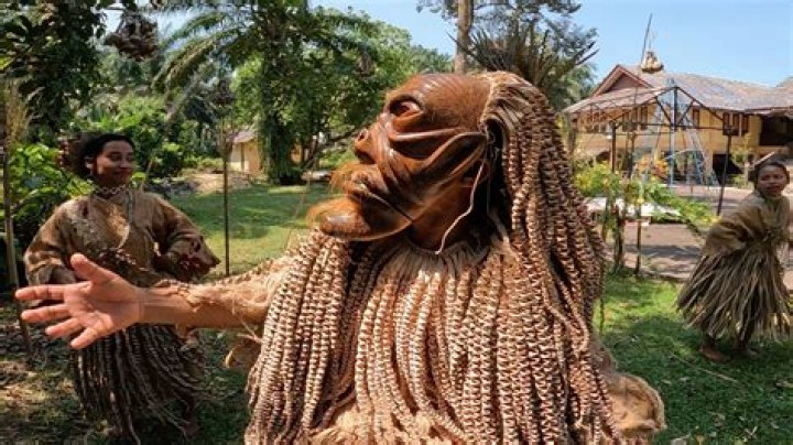 Unveiling Hope Hicks' Height: Surprising Discoveries And Insights