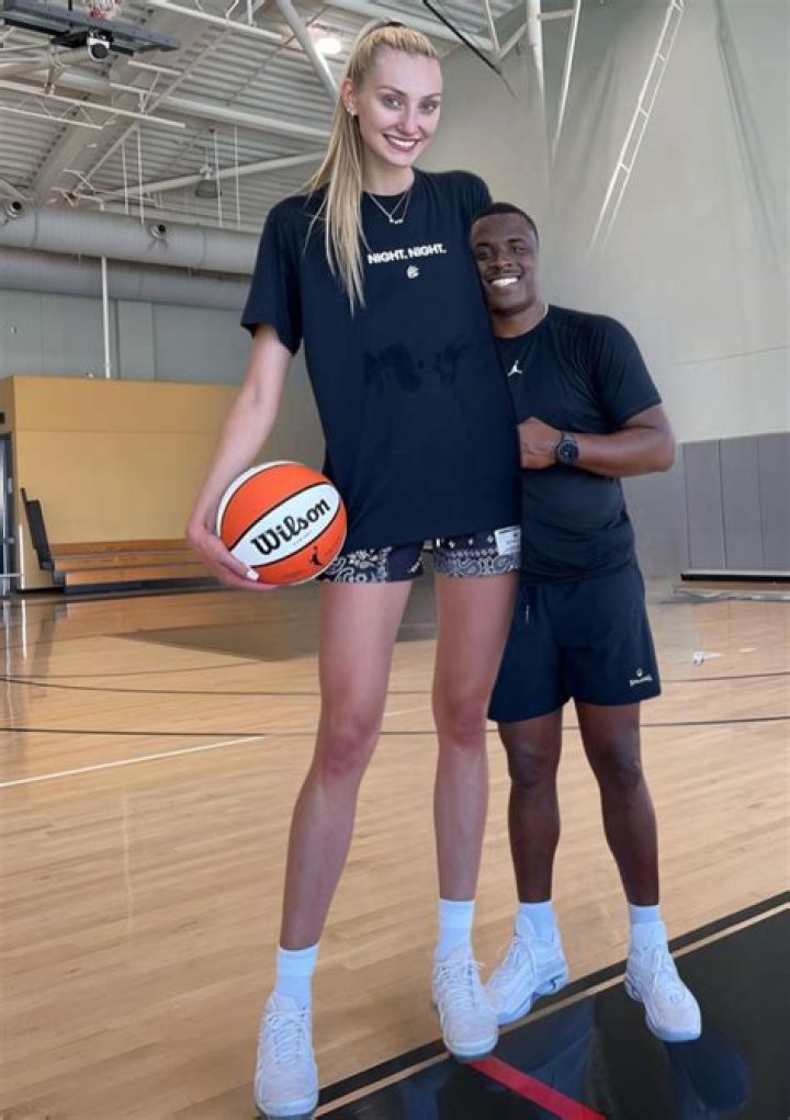 Unveiling Kelly Clarkson's Height And Weight: Discoveries And Insights