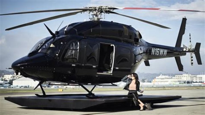 Unveiling The Extraordinary World Of Lauren Sanchez: Helicopter Pilot Extraordinaire