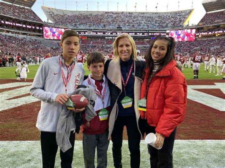 Unveiling the Truth: Is Laura Ingraham Actually 6'3" Tall?