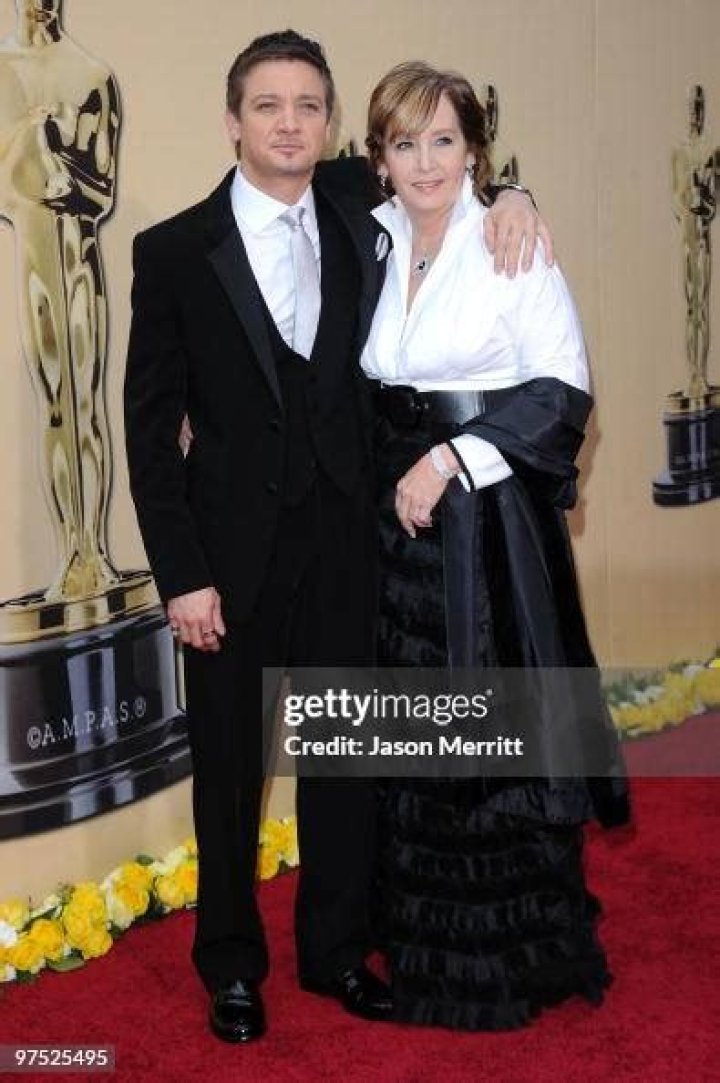 Valerie Cearley Age: Meet Actor Jeremy Renner Mom